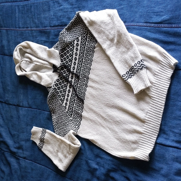 NWOT beautiful men's hooded sweater - Picture 1 of 2